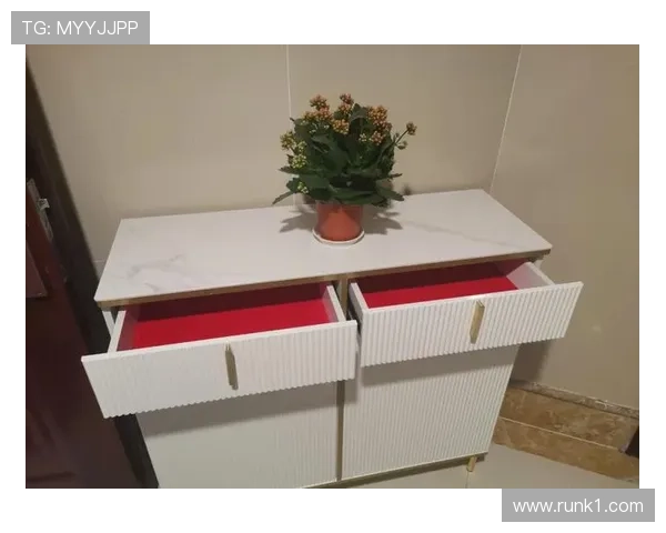 崔家溪居然能一天三顿都换跑鞋？我看他家鞋柜得有多夸张！