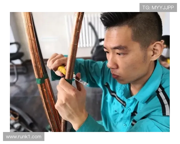 合法冲撞判罚要点：裁判以公平肩部接触与争球意图为准