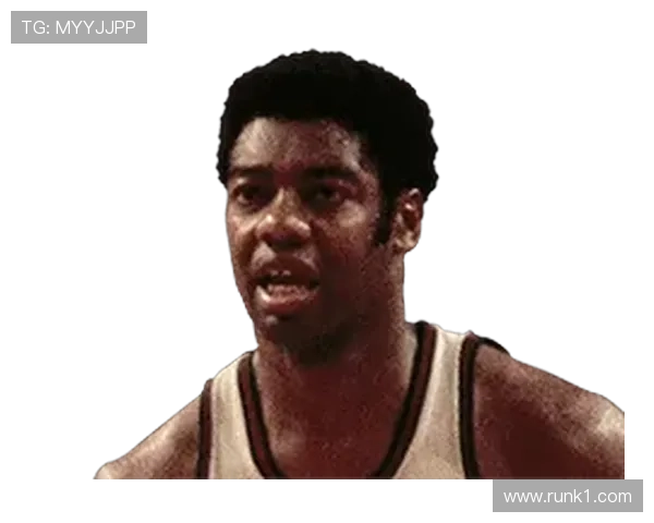 奥斯卡·罗伯特森场均三双数据超传统得分手影响比赛节奏