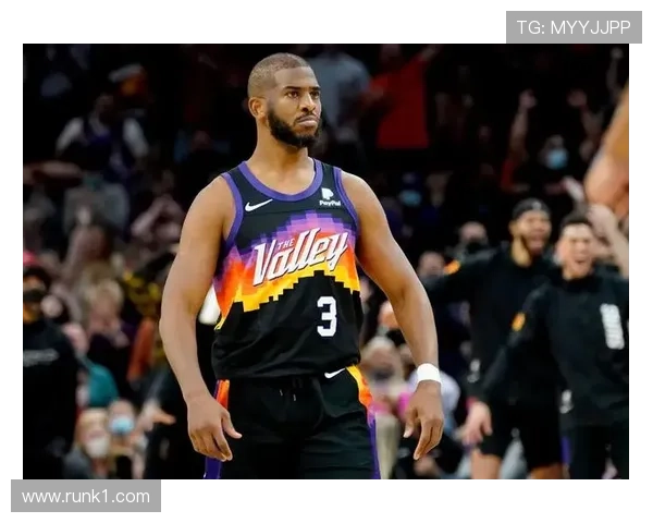 特雷·杨突破制造多次机会提升球队关键时刻得分效率