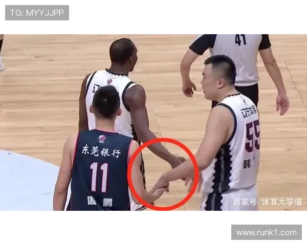 球碰裁判算谁的球权？规则解析来了